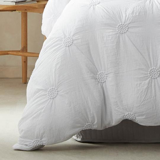 Summer White Quilt Cover Set by Logan and Mason Platinum Hot on Sale