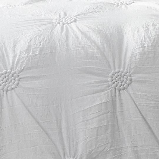 Summer White Quilt Cover Set by Logan and Mason Platinum Hot on Sale